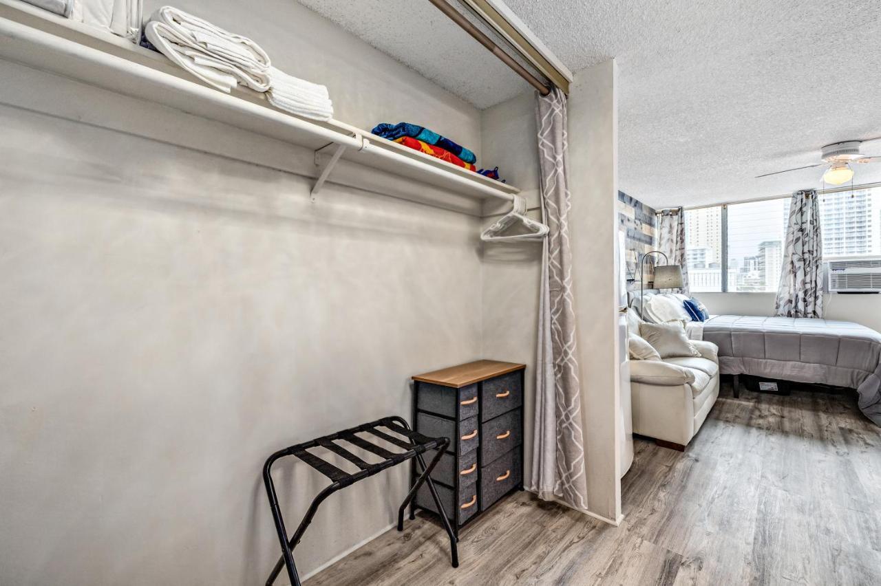 Modern Waikiki Condo Perfect For Beach Getaway! Honolulu Eksteriør billede